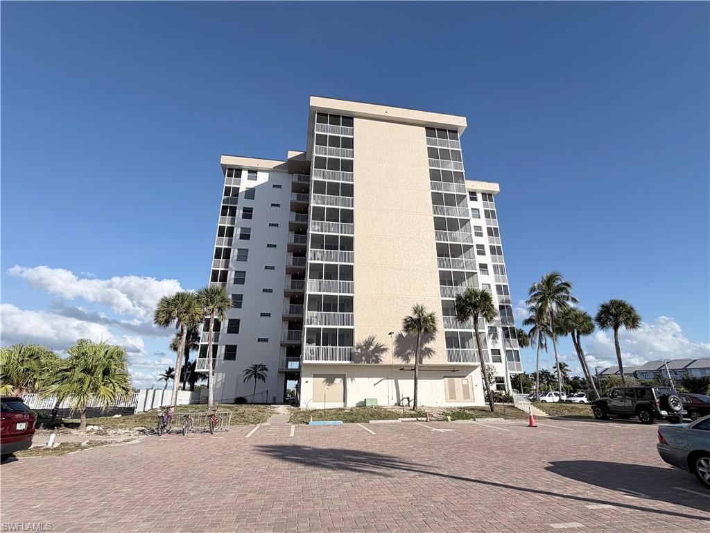 BEACH AND TENNIS CLUB - Residential