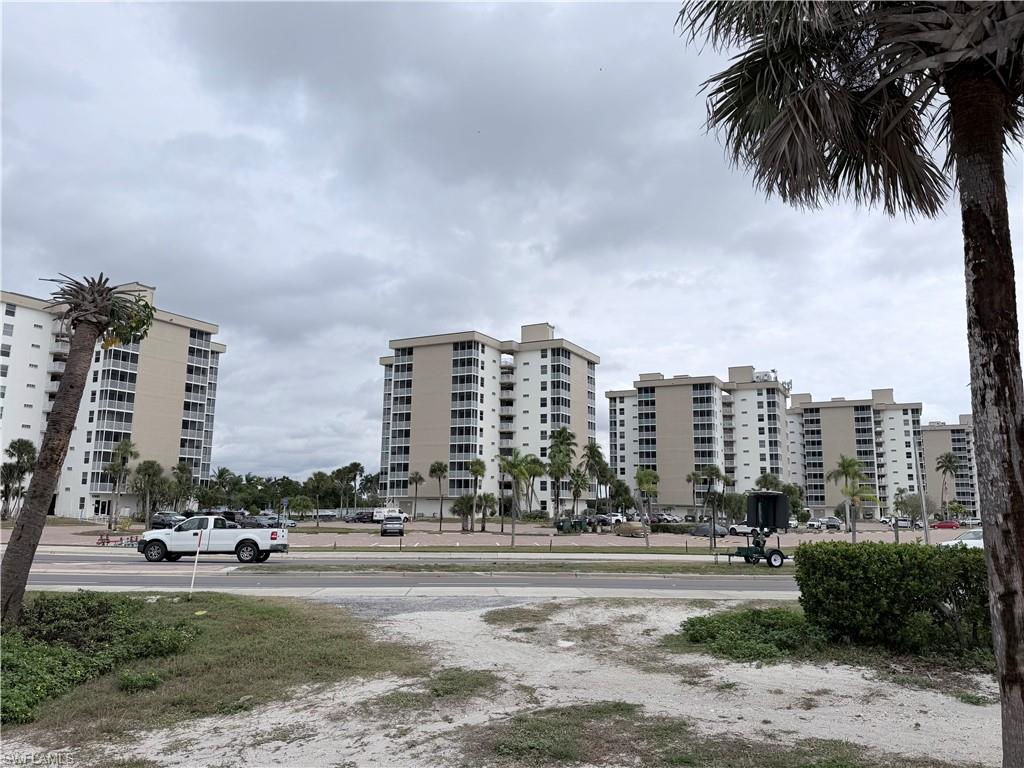 BEACH AND TENNIS CLUB - Residential