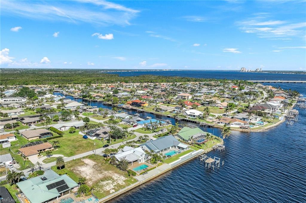 CAPE CORAL - Land