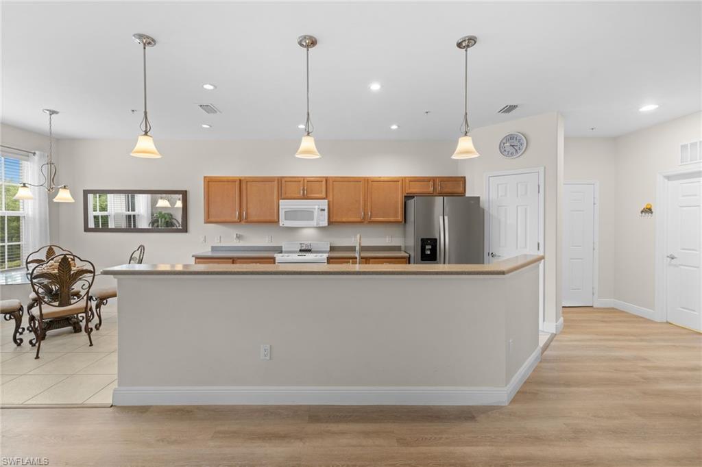 ROYAL POINTE - Residential