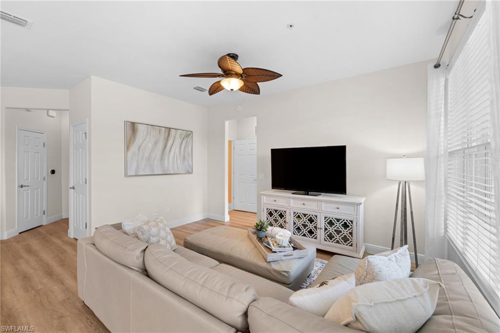 ROYAL POINTE - Residential