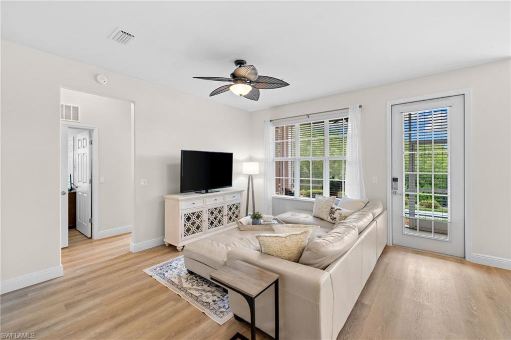 ROYAL POINTE - Residential
