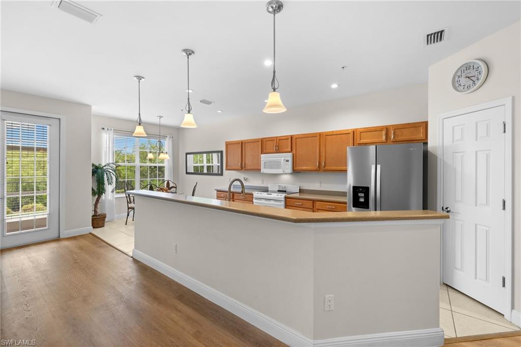 ROYAL POINTE - Residential