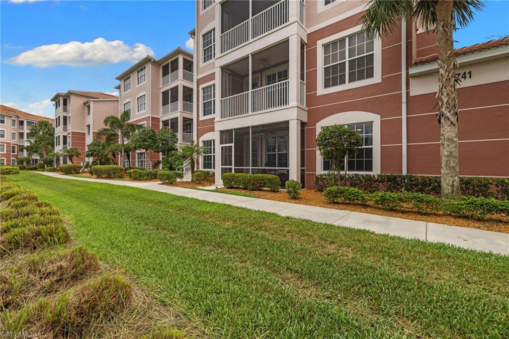 ROYAL POINTE - Residential
