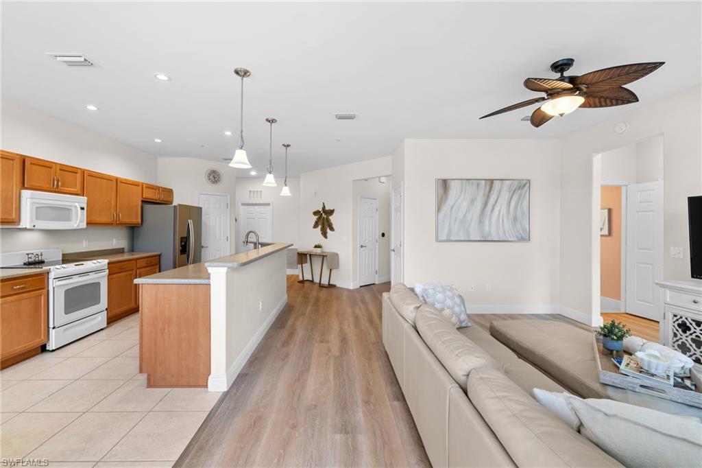 ROYAL POINTE - Residential