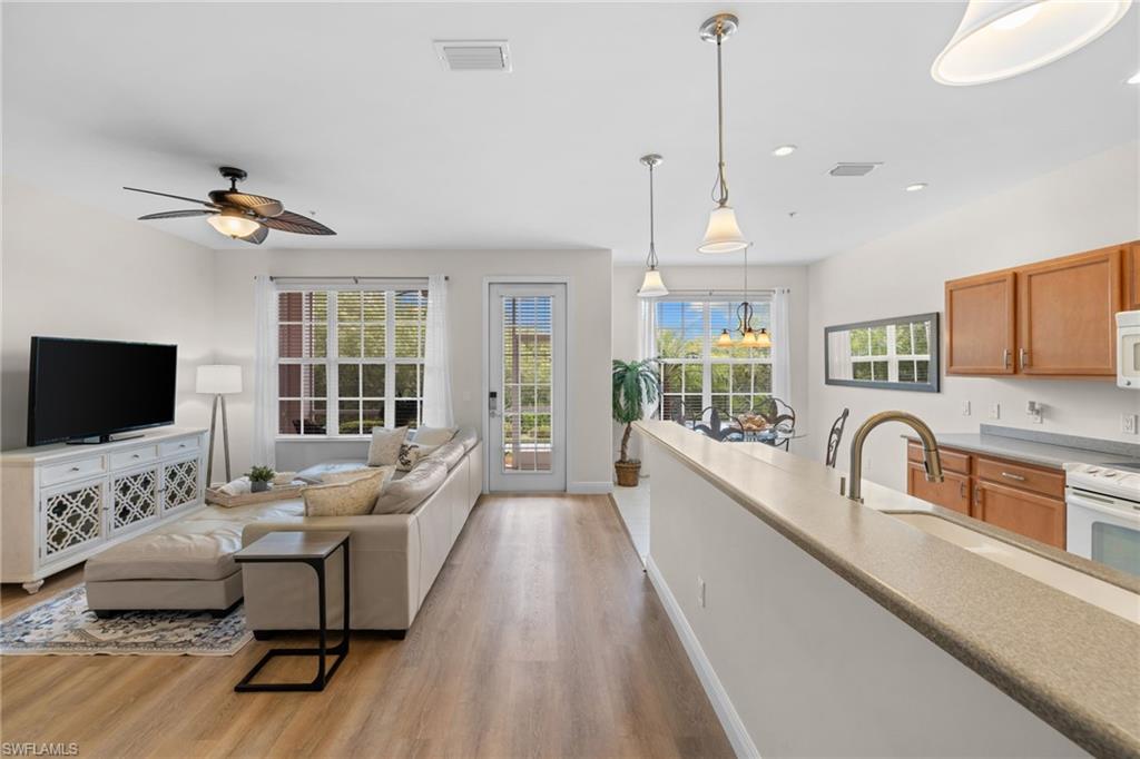 ROYAL POINTE - Residential