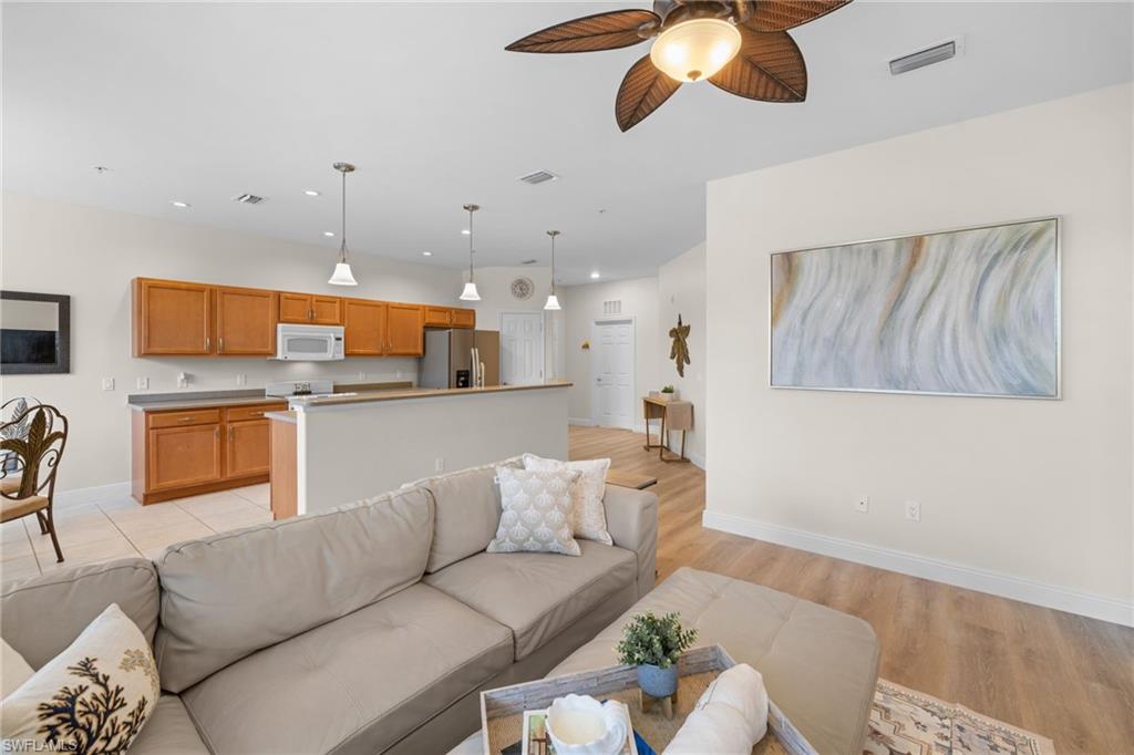 ROYAL POINTE - Residential