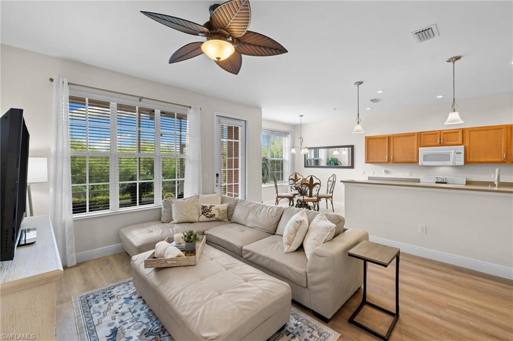 ROYAL POINTE - Residential