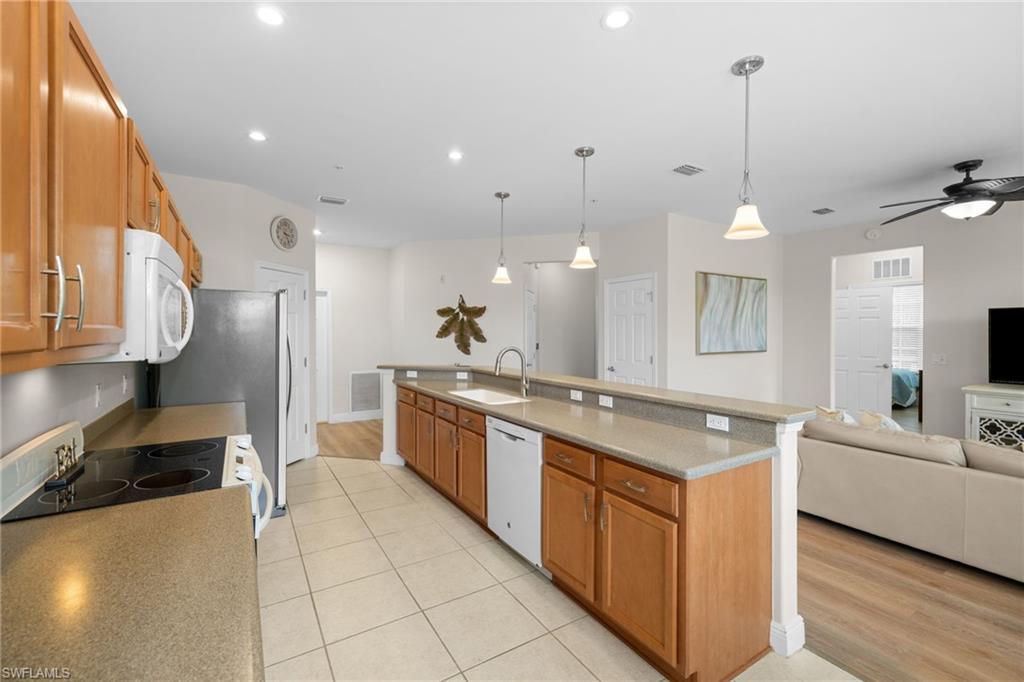 ROYAL POINTE - Residential