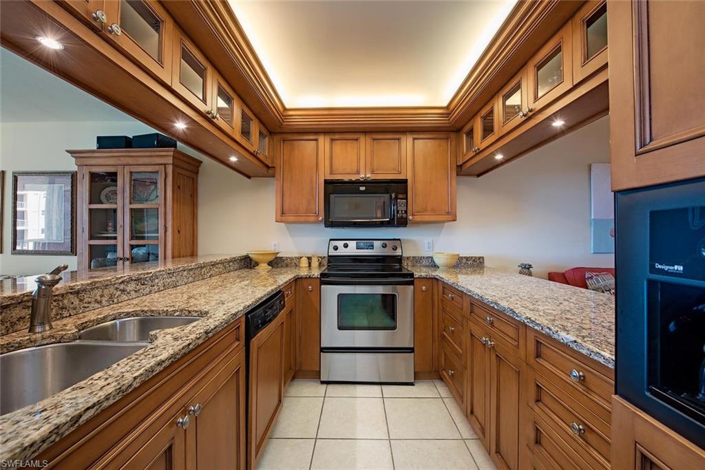 CLUB AT NAPLES CAY - Residential