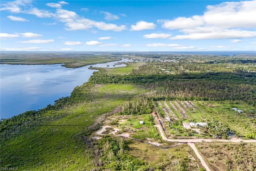 ACREAGE - Land