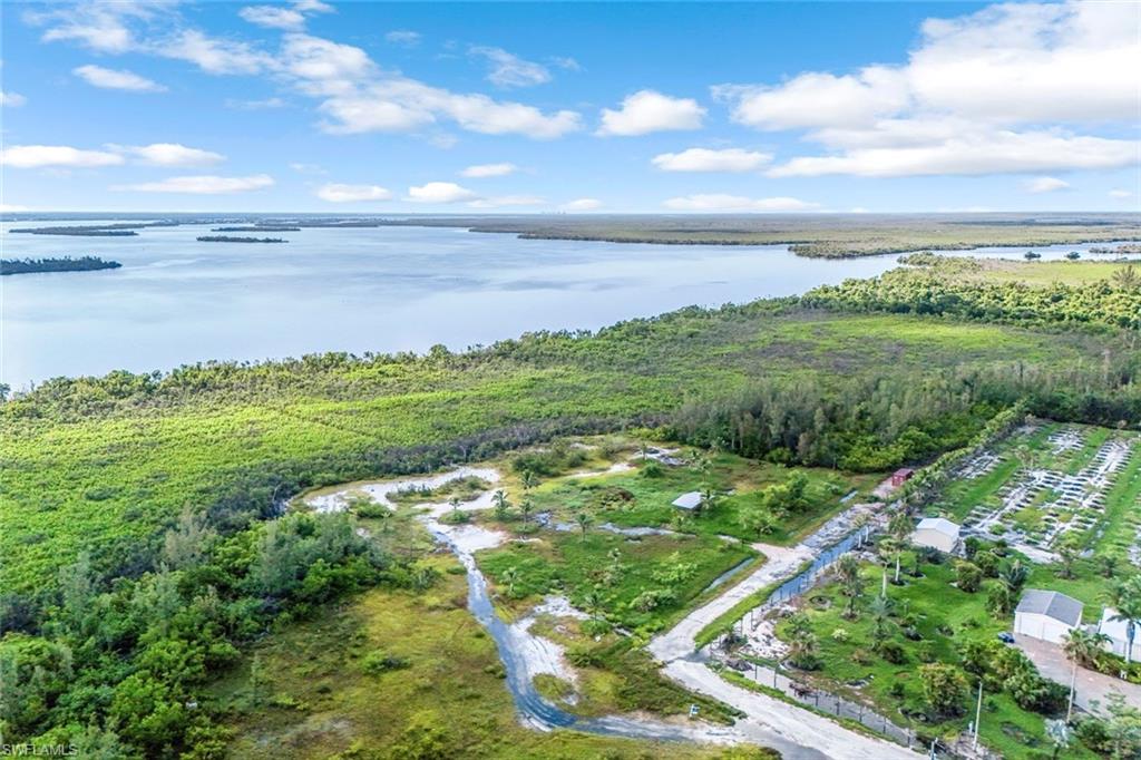 ACREAGE - Land