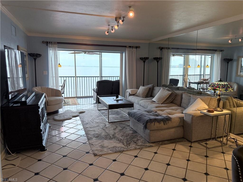 NORTH SHORE PLACE - Residential Lease
