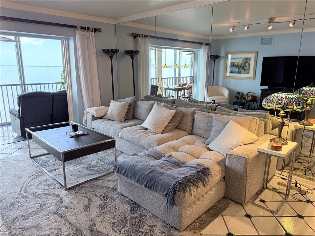 NORTH SHORE PLACE - Residential Lease