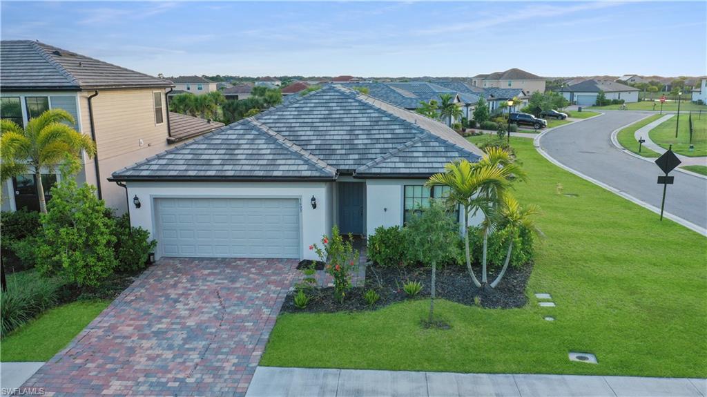 HAMPTON LAKES - Residential