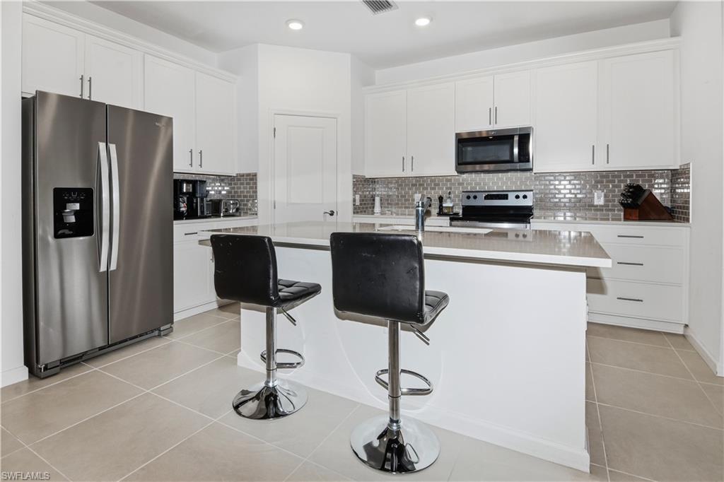 HAMPTON LAKES - Residential