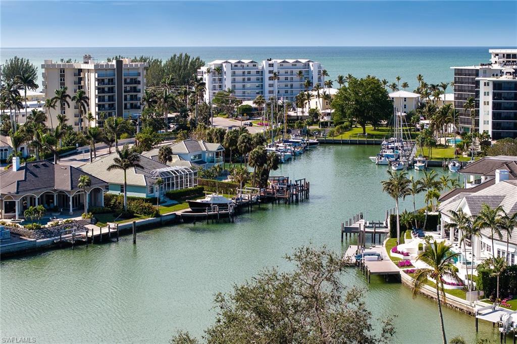 MOORINGS - Residential