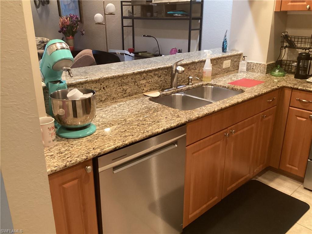 VAN LOON COMMONS - Residential Lease
