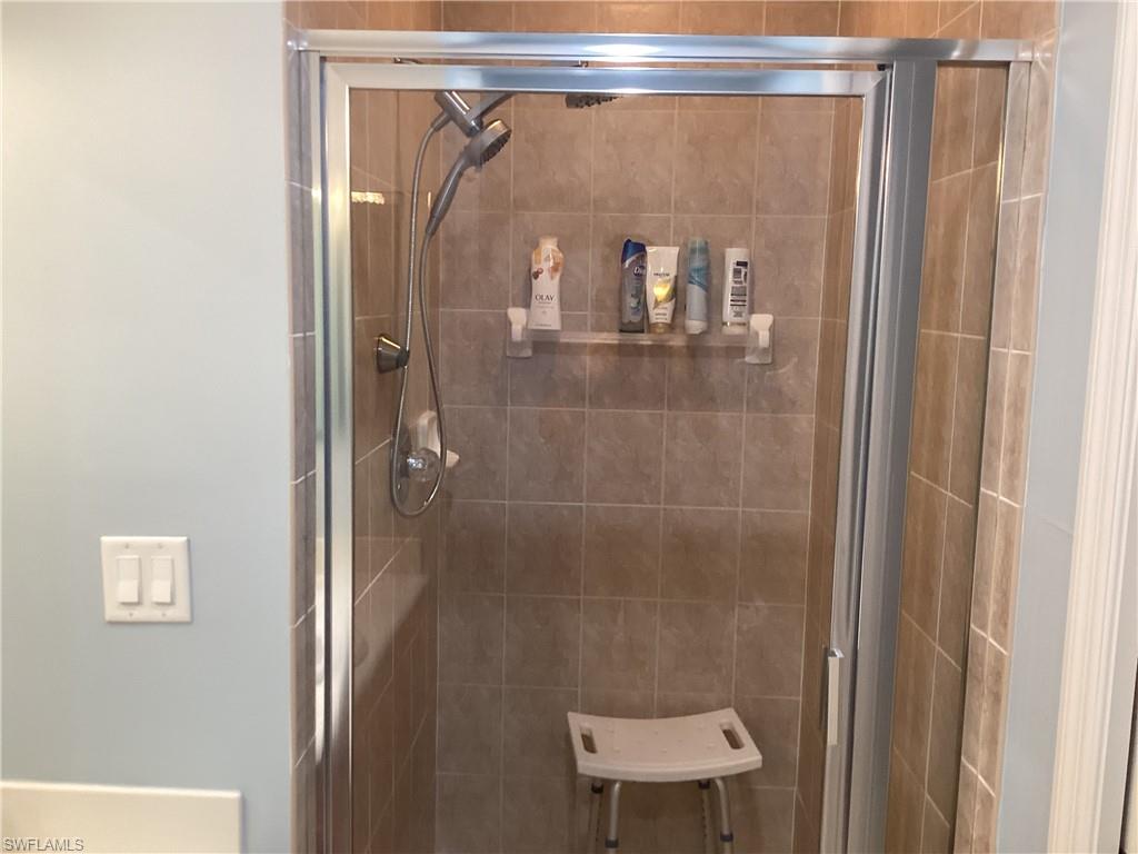 VAN LOON COMMONS - Residential Lease