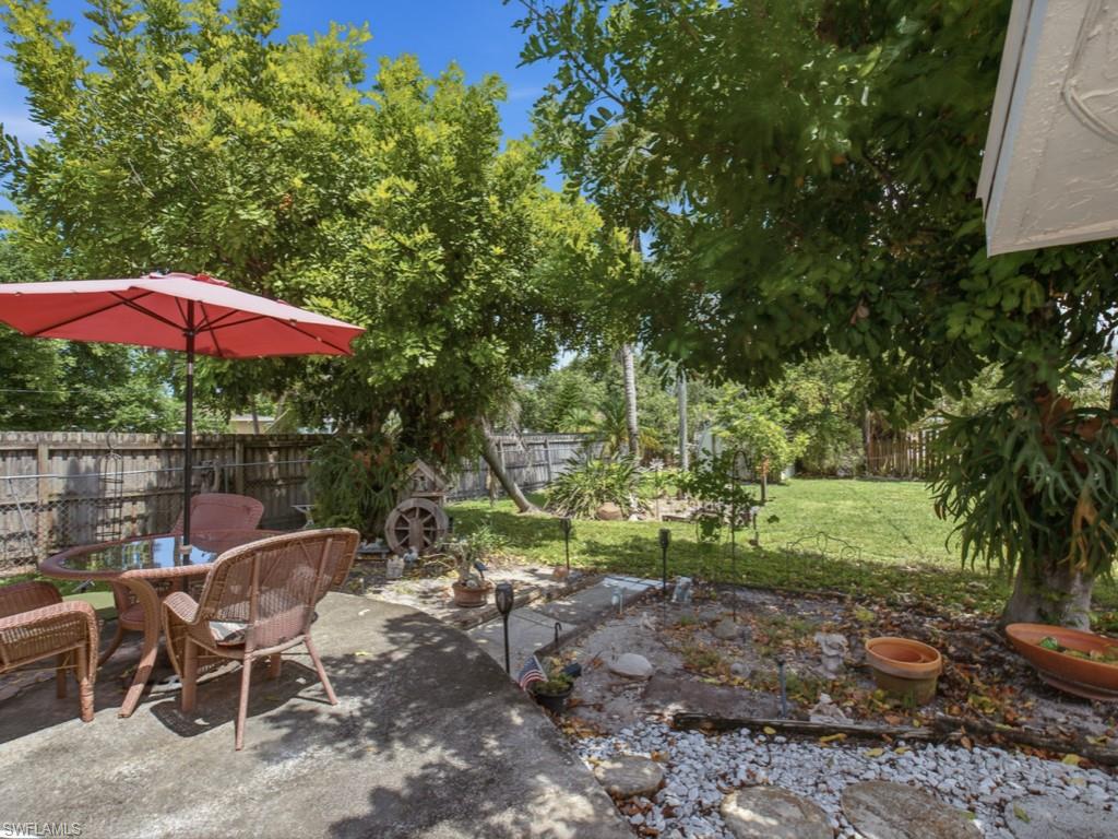NAPLES VILLAS - Residential Income