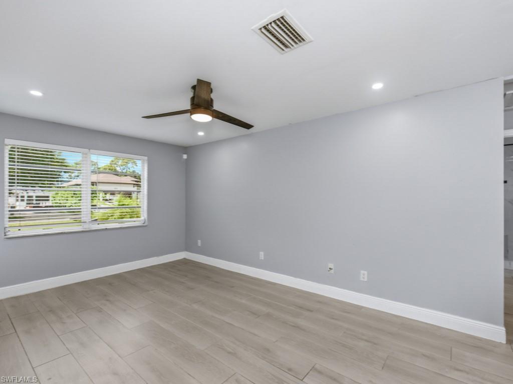 NAPLES VILLAS - Residential Income