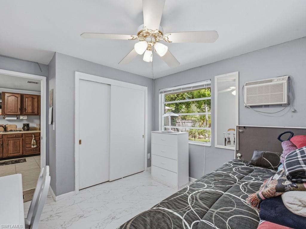 NAPLES VILLAS - Residential Income