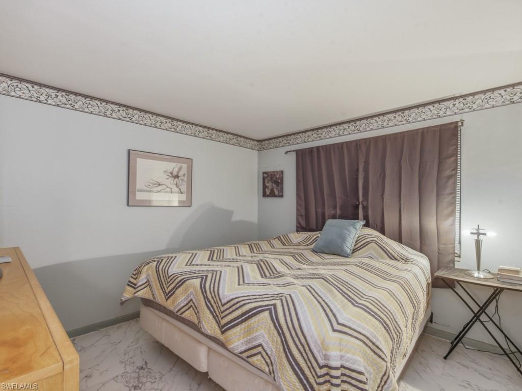 NAPLES VILLAS - Residential Income