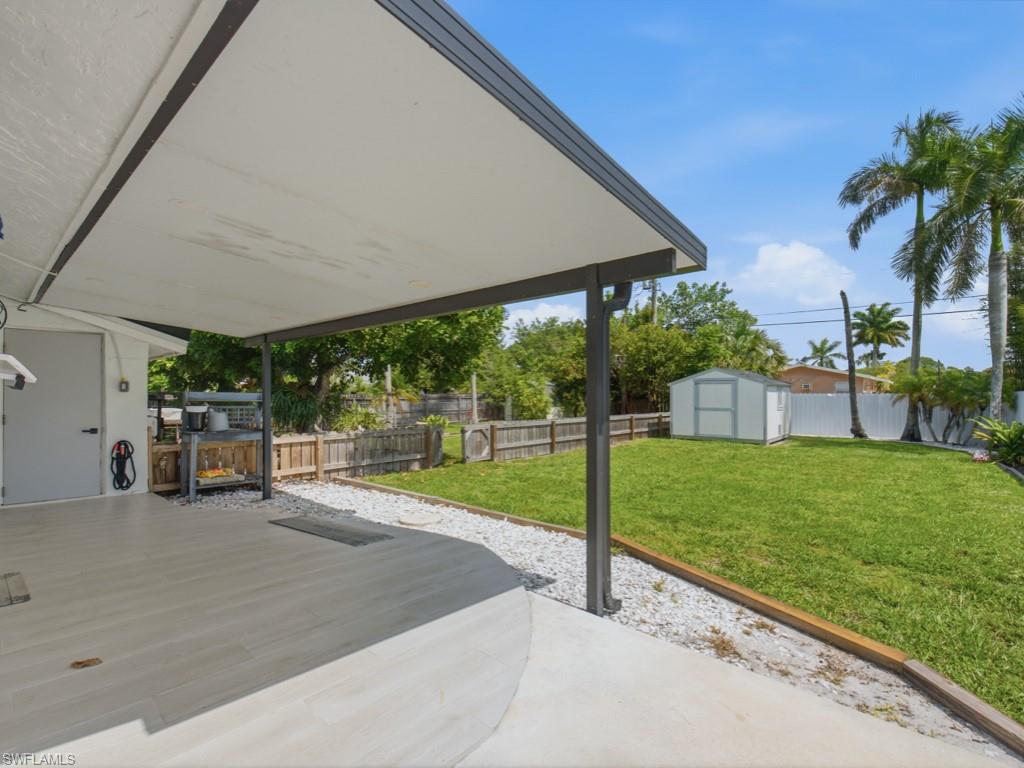 NAPLES VILLAS - Residential Income