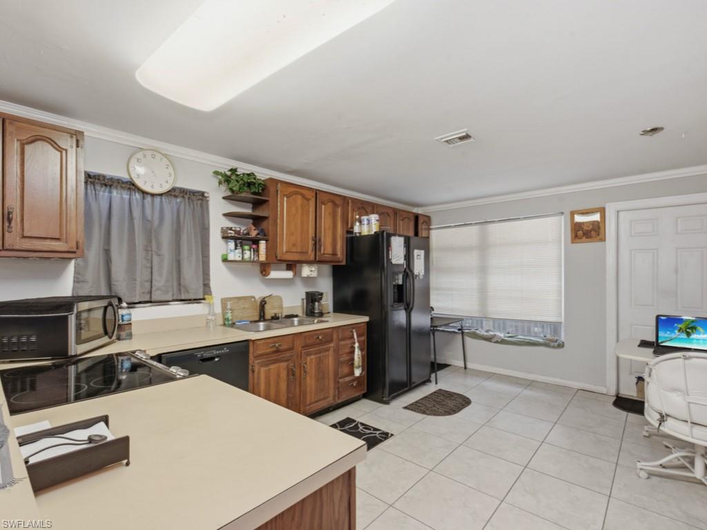NAPLES VILLAS - Residential Income