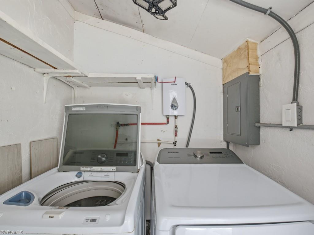 NAPLES VILLAS - Residential Income