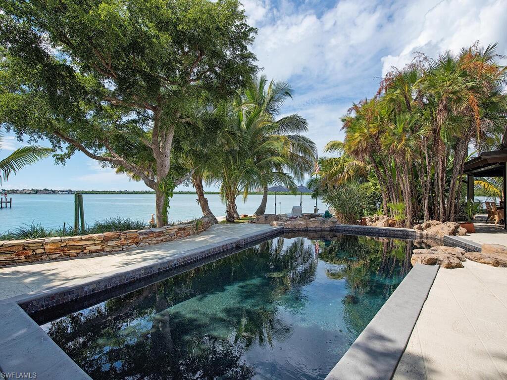 MARCO BEACH - Residential