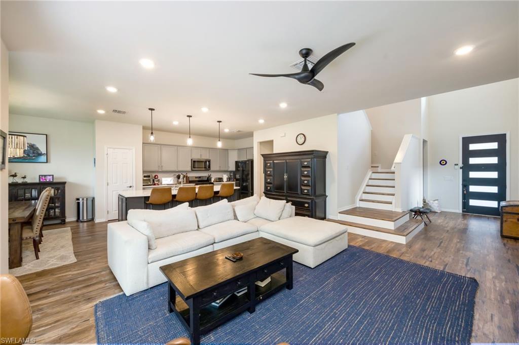 AVERY SQUARE - Residential
