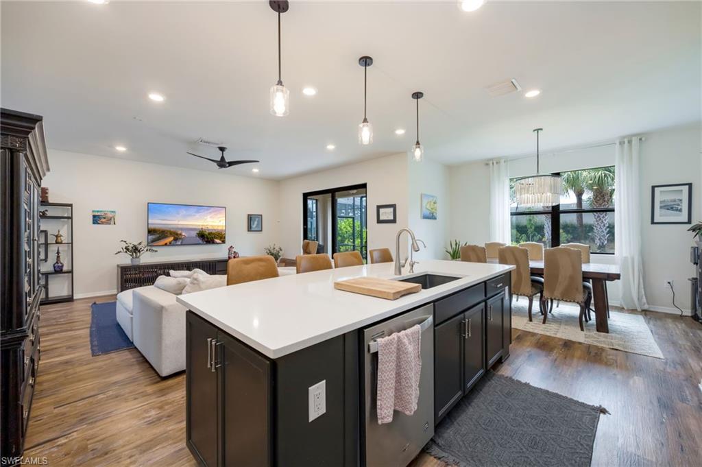 AVERY SQUARE - Residential