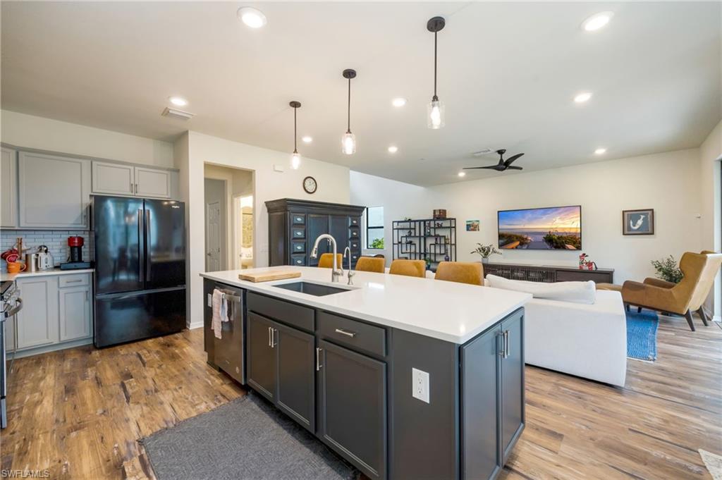 AVERY SQUARE - Residential