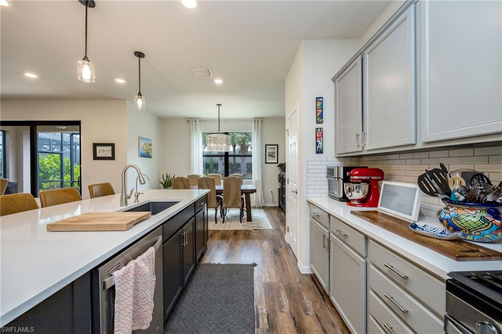 AVERY SQUARE - Residential