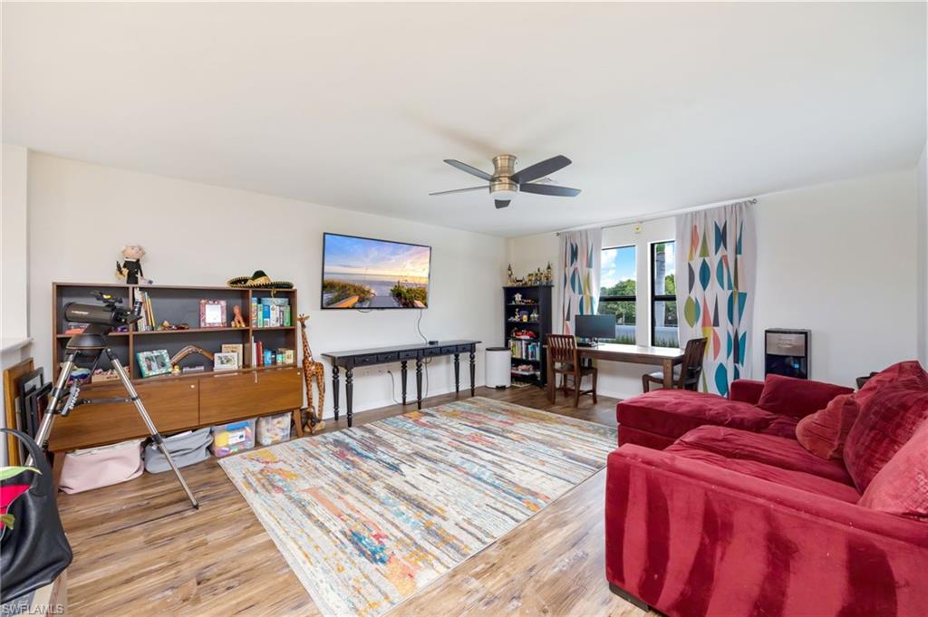 AVERY SQUARE - Residential