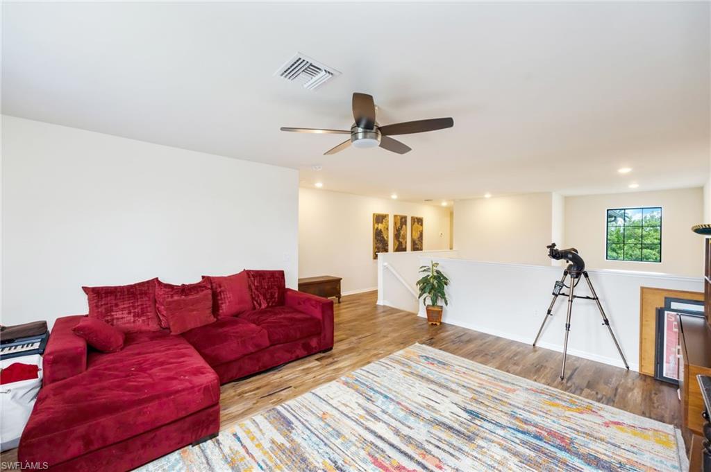 AVERY SQUARE - Residential