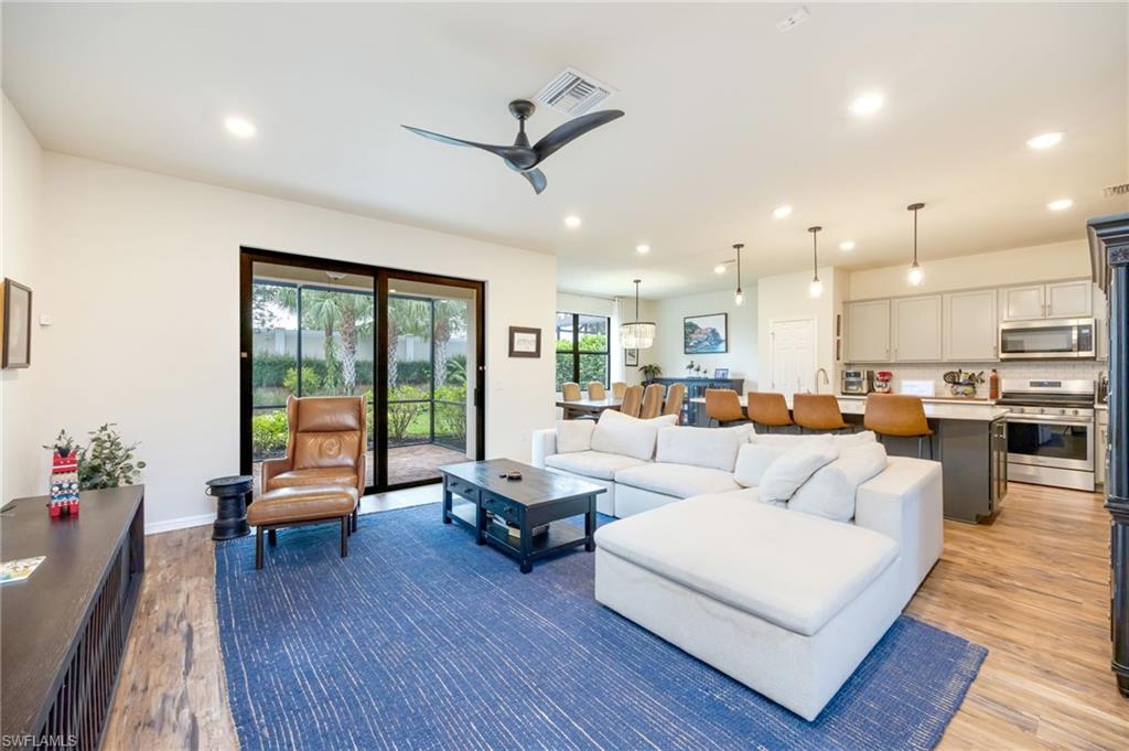 AVERY SQUARE - Residential