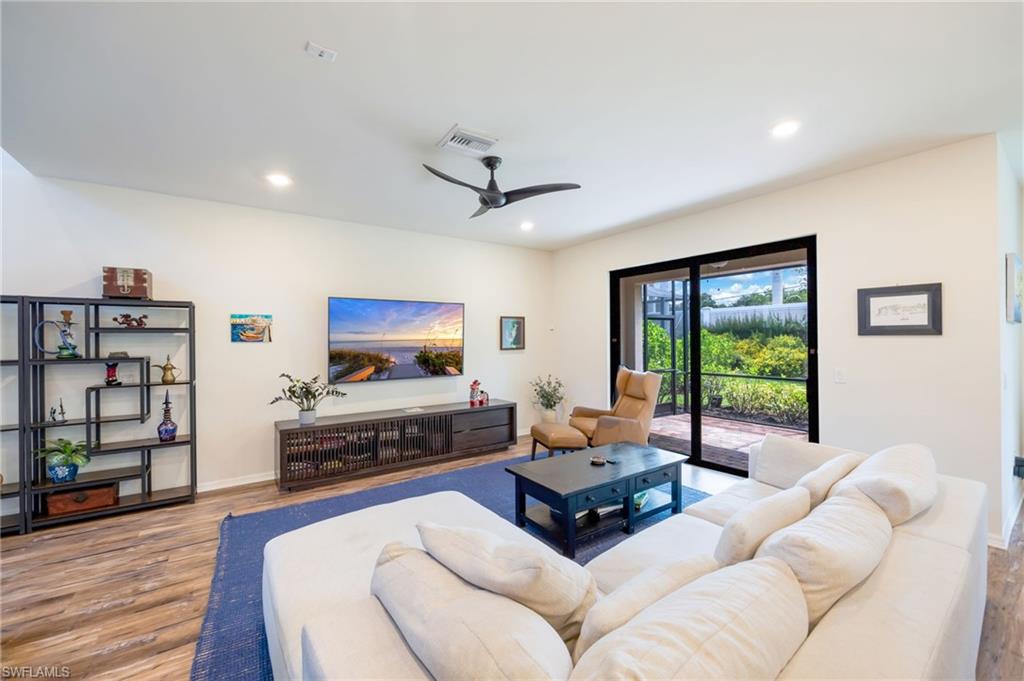 AVERY SQUARE - Residential