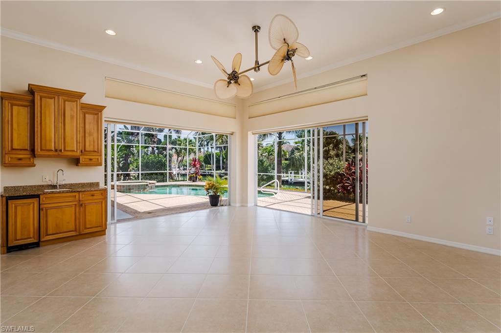MARCO BEACH - Residential