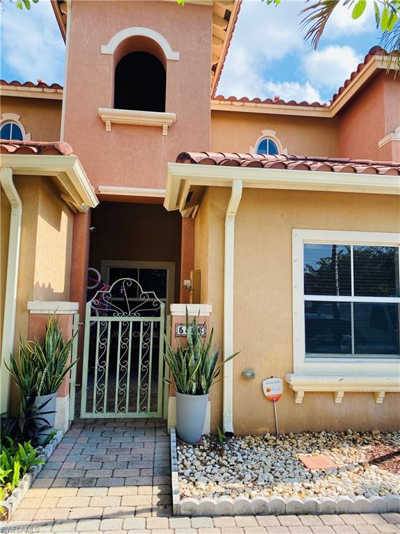 Welcome Home! This amazing townhouse is located minutes from Hard Rock Hotel & Casino, close to all major highways, walking distance from schools, shopping, entertainment and 20 minutes from the beach!!
Beautiful home featuring 3 bedrooms and 3 bathrooms with plenty of natural light. Title flooring and replaced carpet with vinyl laminate on the second floor, walking closets, separate laundry room and nice updated patio. Very nice and quiet neighborhood, perfect for families.