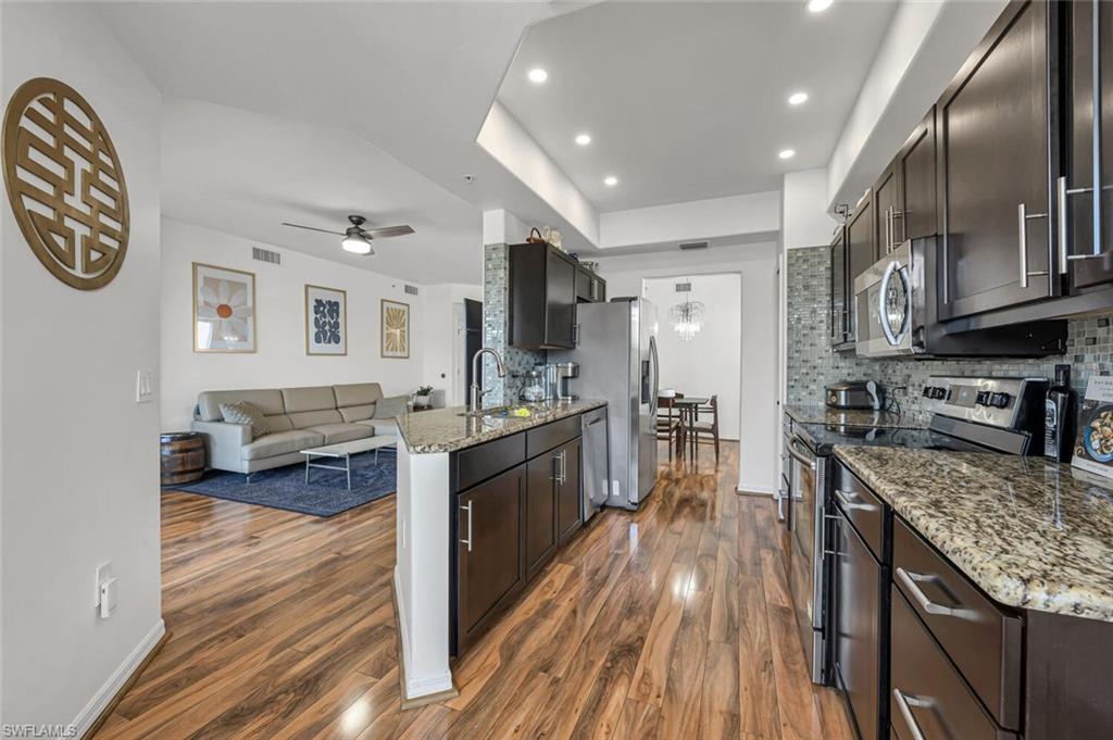 STRATFORD PLACE CONDO - Residential
