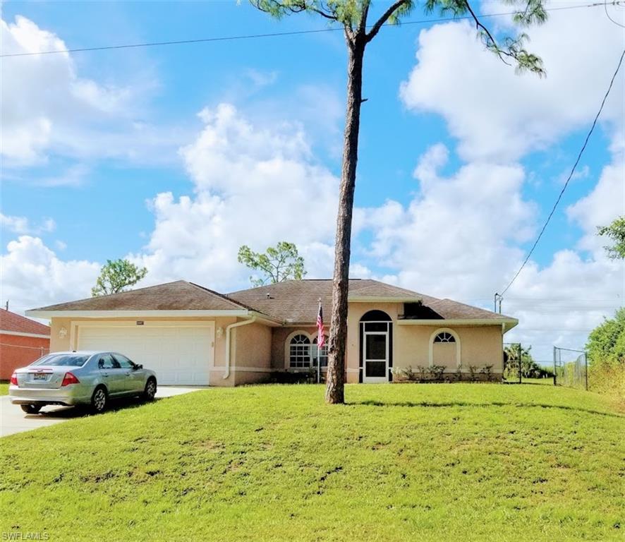 Very nice, spacious 1,746 sq ft under air, home with a screened lanai and fenced back yard!  This home features an open floor plan, with a large living area, eat in kitchen, formal dining area, large master suite with soaking tub and shower, and walk in closet.  Freshly painted inside, with new carpet in the guest bedrooms, cathedral ceilings, and much more!