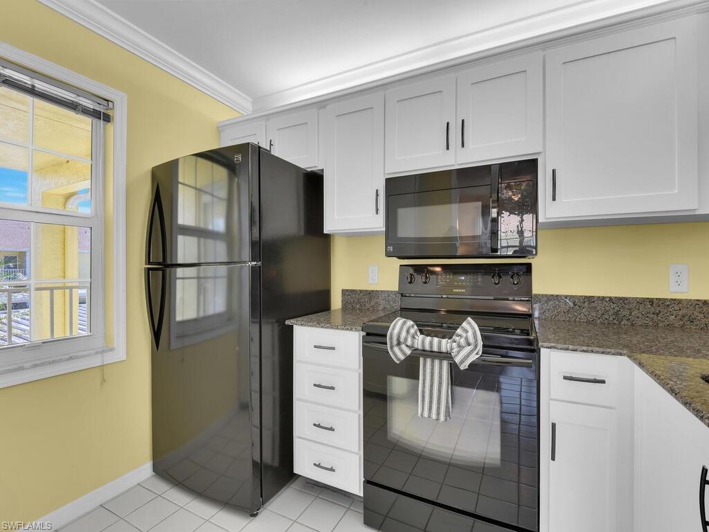 GREENWOOD VILLAGE AT KINGS LAKE - Residential
