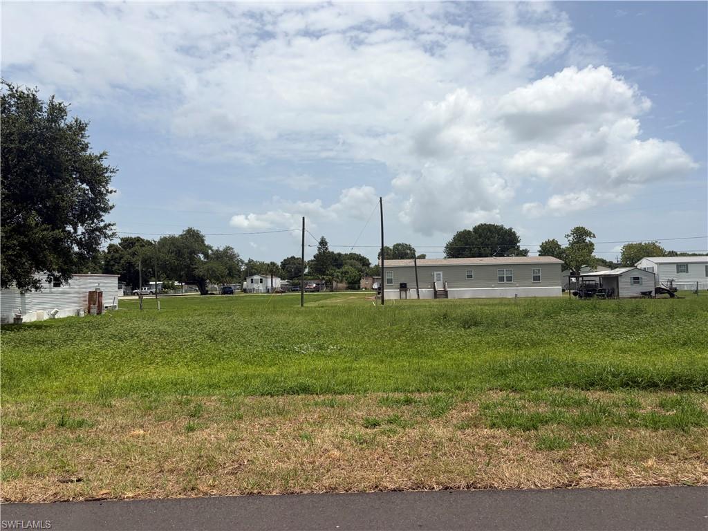 MOORE HAVEN - Land