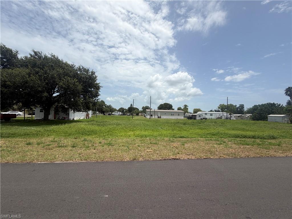 MOORE HAVEN - Land
