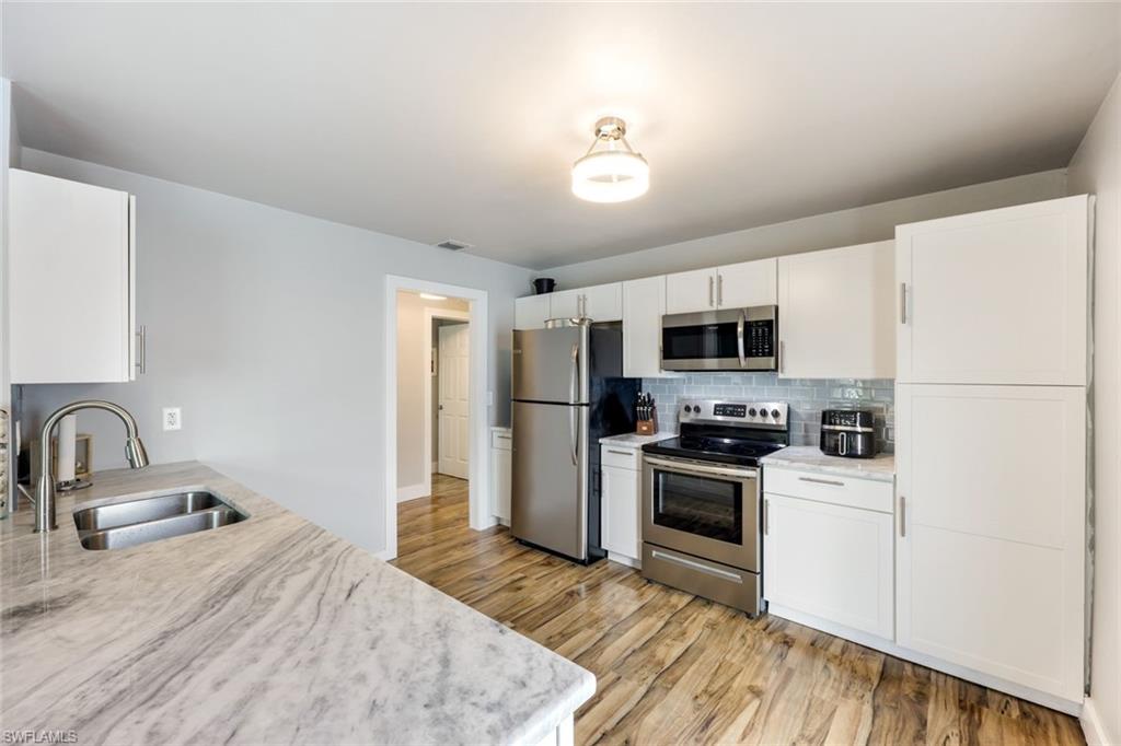 NAPLES PARK - Residential