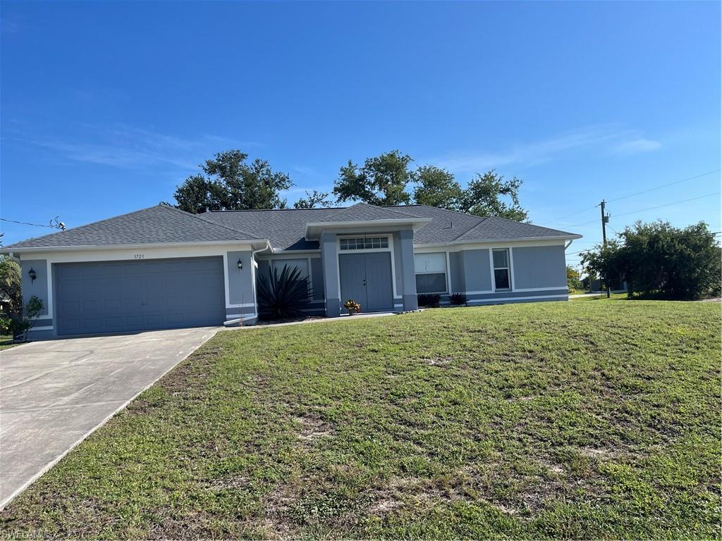 Corner lot ,good location close to shopping  centrally located  in a great area . All very pretty tile   3/2/2  open floor plan Laundrey room inside with hook up
Great room with kitchen nook  Screened in porch with painted floor and a pull down shade sceen over looking large back yard with shade tree . 
Walk in Master shower and double walk in closets 
No pets .NO SMOKING ON PROPERTY