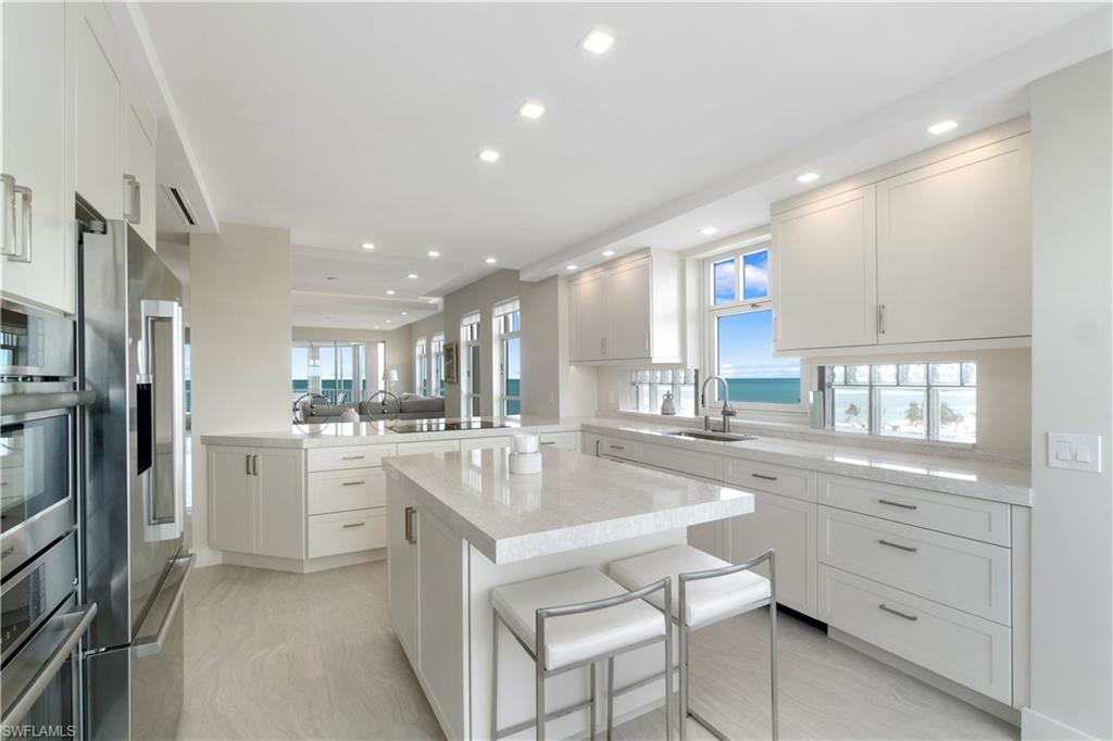 BAREFOOT BEACH CLUB - Residential