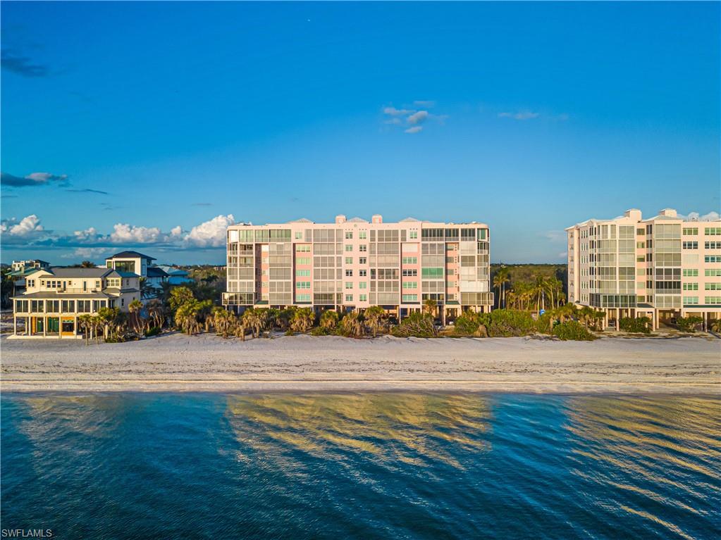 BAREFOOT BEACH CLUB - Residential
